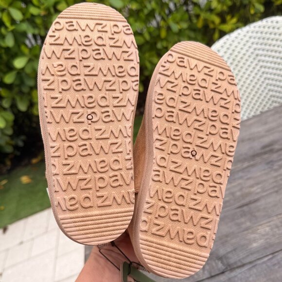 Pawz by Bearpaw Kids Size 2/3 Tan Fleece Lined Faux Fur Slippers Boots NEW - Picture 8 of 8